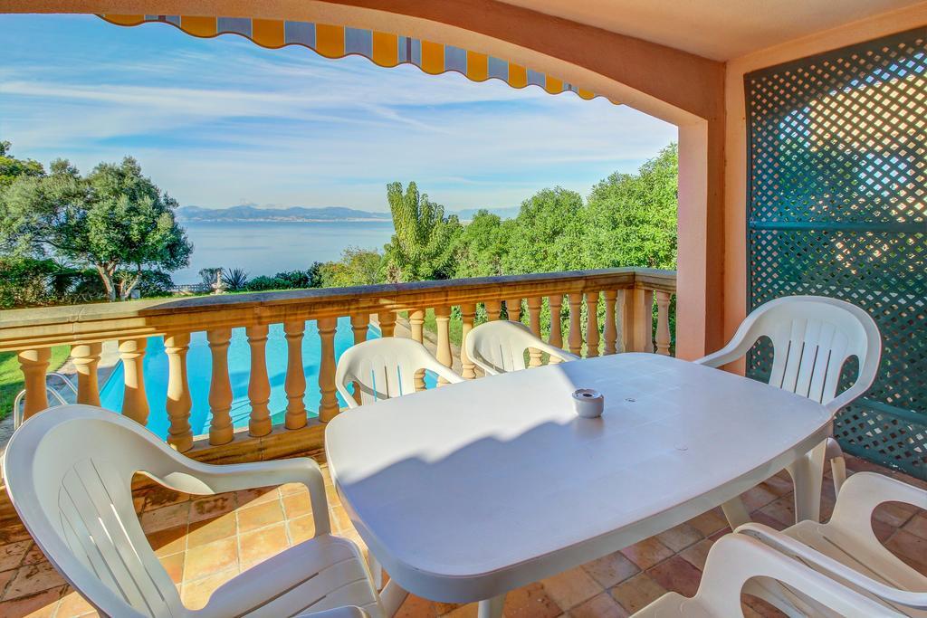 Villa Aquari ยูคมายอร์ ภายนอก รูปภาพ
